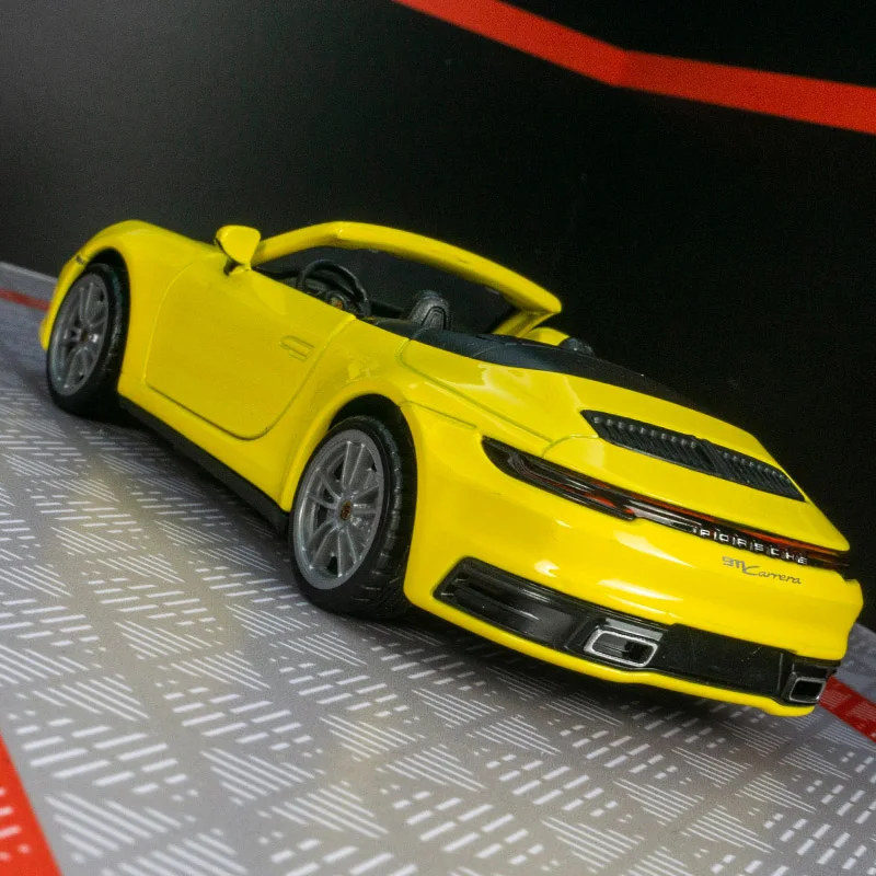 1:32 Porsche Carrera, modelo de coche de aleación, adornos convertibles, superrun, juguete acústico-óptico para niños, puede abrir la puerta.