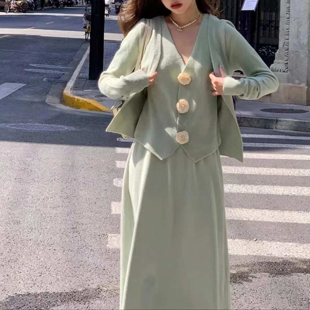 

Early Autumn Floral Vest Top Soft Sweater Half Skirt Three Piece Set Women's Commute Style Loose Knitted Long Sleeve Cardigan