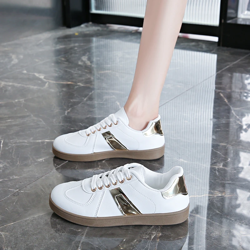 2025 أحذية رياضية ترفيهية للنساء والأطفال مريحة وناعمة من الأسفل أحذية مشي خارجية للسيدات أحذية مسطحة منخفضة الارتفاع