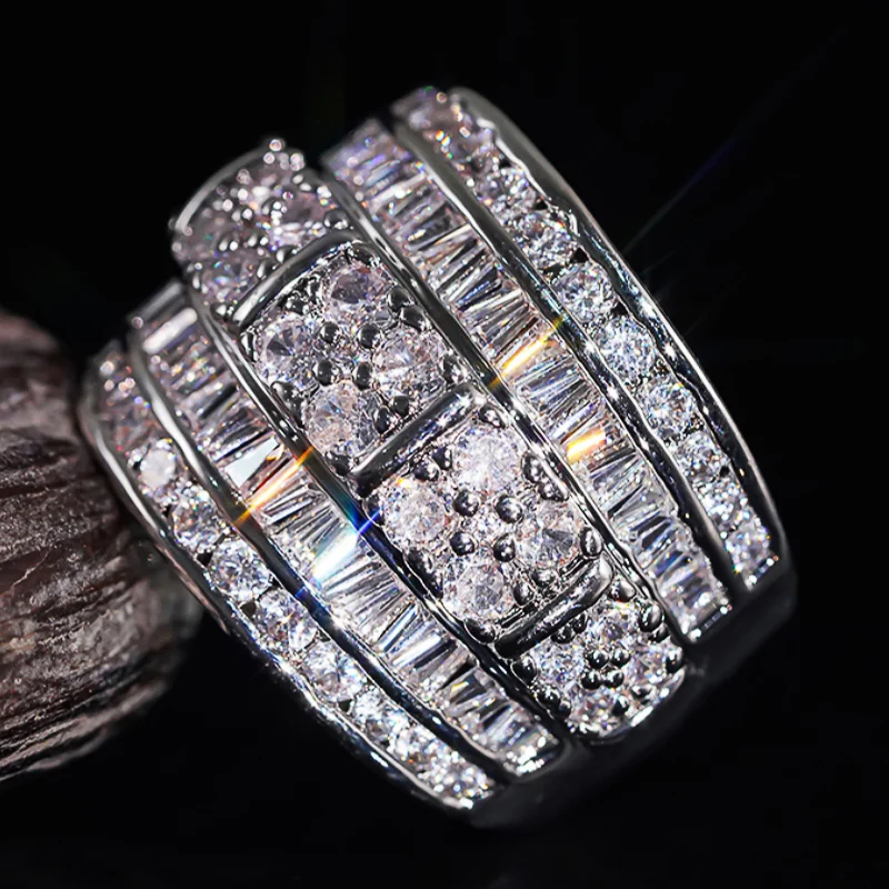 Huitan Silberfarbener breiter Ring für Frauen, eingelegter heller Zirkonia, Hochzeit, Party, Verlobung, luxuriös, trendige Accessoires, Schmuck
