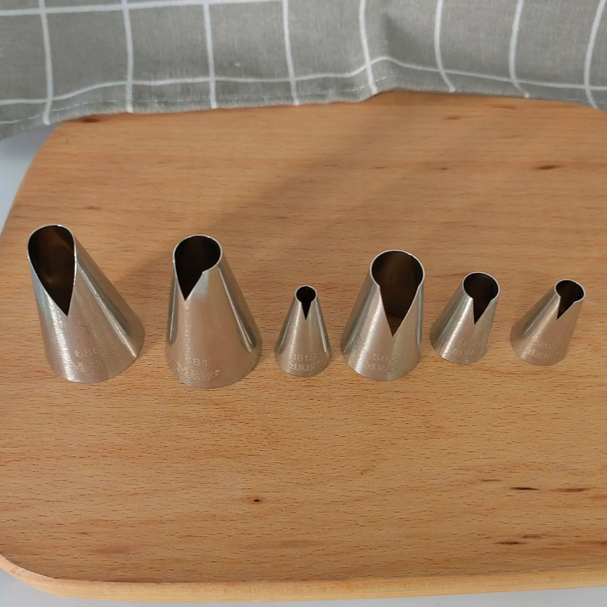 Conjunto de 6 Bicos de Confeitar Santa Ana em Aço Inoxidável 18/8 para Decoração de Bolos e Sobremesas, Pontas de Confeitar para Padaria e Artesanato MRF0066