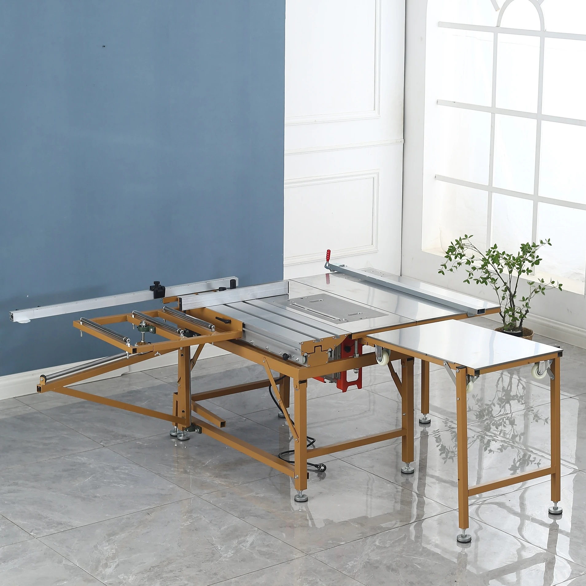 

Портативный деревообрабатывающий станок с раскладным рабочим столом для малогабаритной панельной пилы