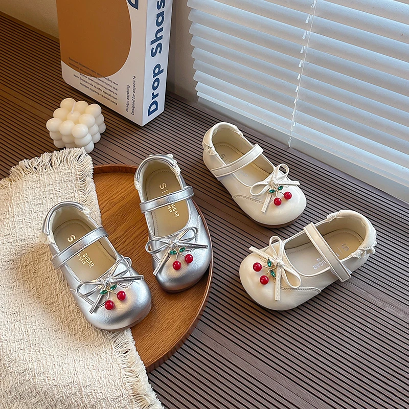 

Милые детские туфли для девочек от 1 до 16 лет, бежевые, с бантом и вишнями, в стиле Мэри Джейн, серебристые, легкие, нескользящие, для малышей и девочек