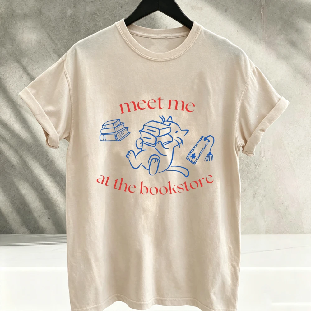 Meet Me At The Bookstore Cute Cat Stack Books Graphic T-Shirt Men Bookworm Simple Line Art Print Casual Cotton Short Sleeve Tees