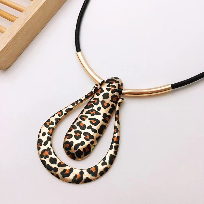 Vintage Exaggerate Leopard Print Geometric Pendant Necklace Elegant Temaperament  Europe Design Necklace For Women Accessories