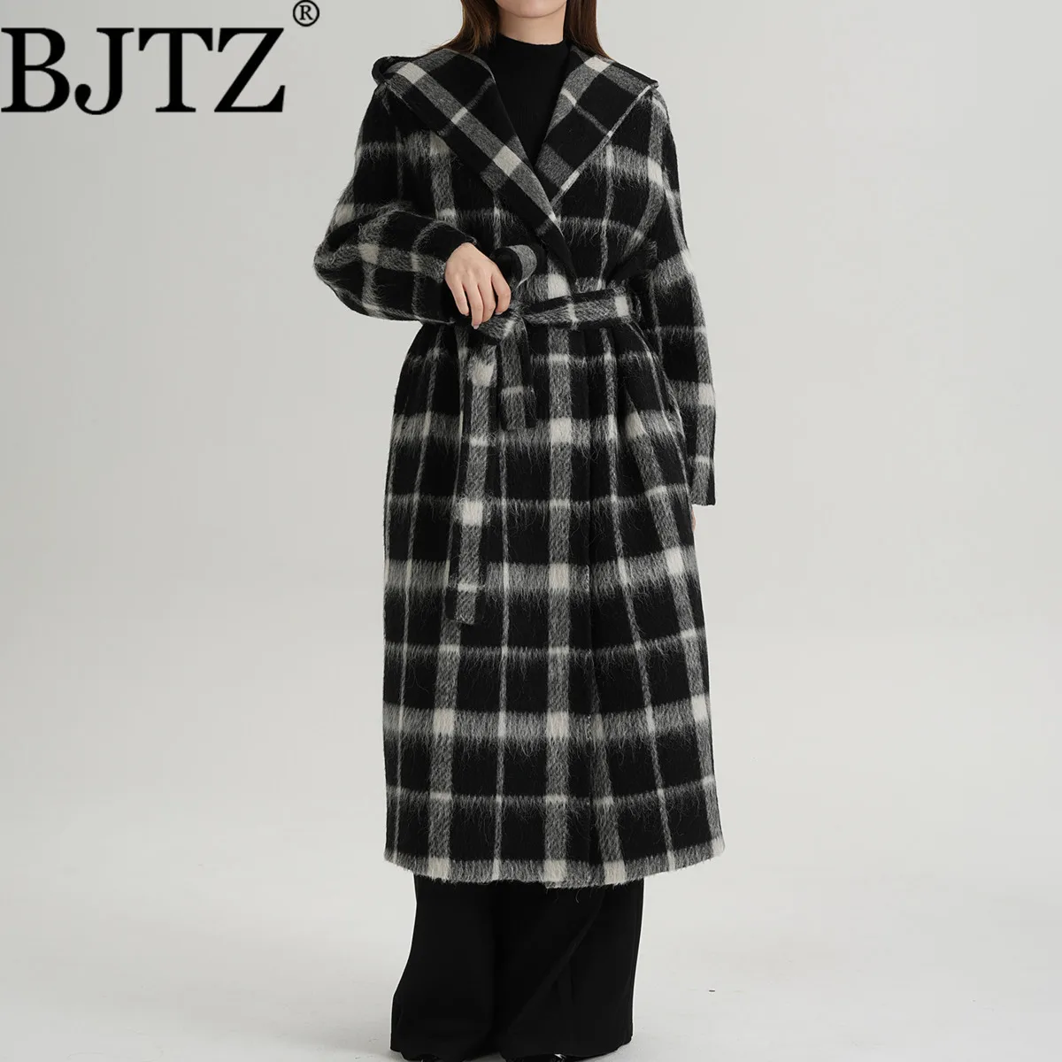 

BJTZ темпераментное свободное длинное шерстяное пальто в клетку с капюшоном для женщин, зима 2025, новая модная модная универсальная женская шерстяная верхняя одежда