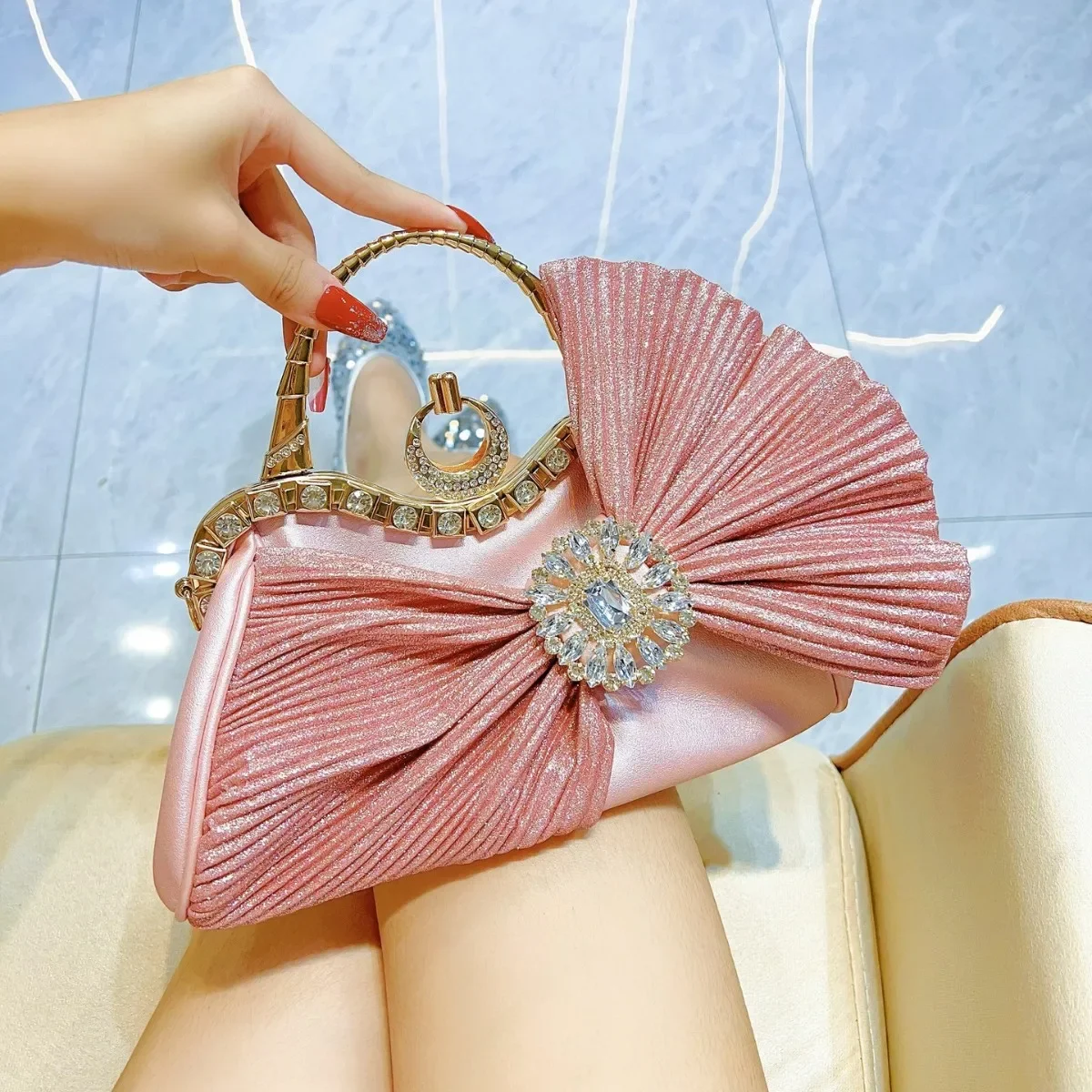 

Trendy Sweet Pink Bow Evening Bags Fine Luxuy Diamond Inlay Handbags For Women Banquet Party Small Clutches Chain Shoulder Bag