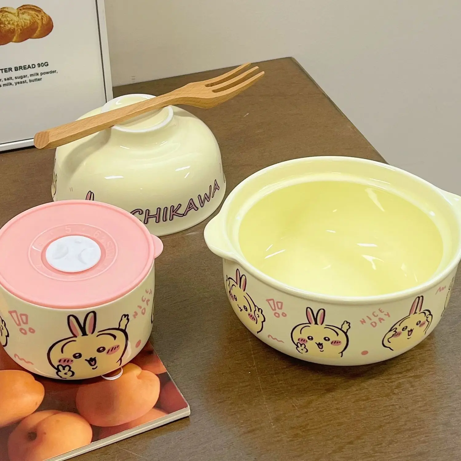 Cremefarbene neue Chiikawa Instant-Nudelschüssel, hochästhetische Keramik mit Deckel, Schneckennudelschüssel, Kantinen- und Wohnheim-Reisschüssel, Geschenk für Freunde
