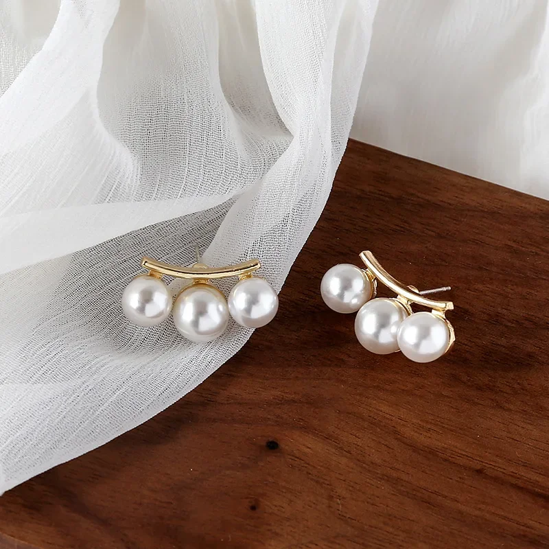 Korean Creative Three Small Pearl Ear Clip Earrings Elegant Simple Geometric Imitation Pearl Clip on Earrings No Piercing Women