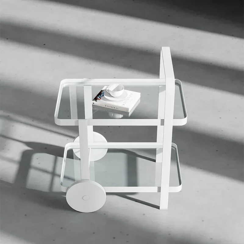 حافة أريكة عربة منزلية فاخرة من الشمال عدة رفوف من الزجاج المقسى لطاولة القهوة الحديثة والبسيطة والمتحركة.