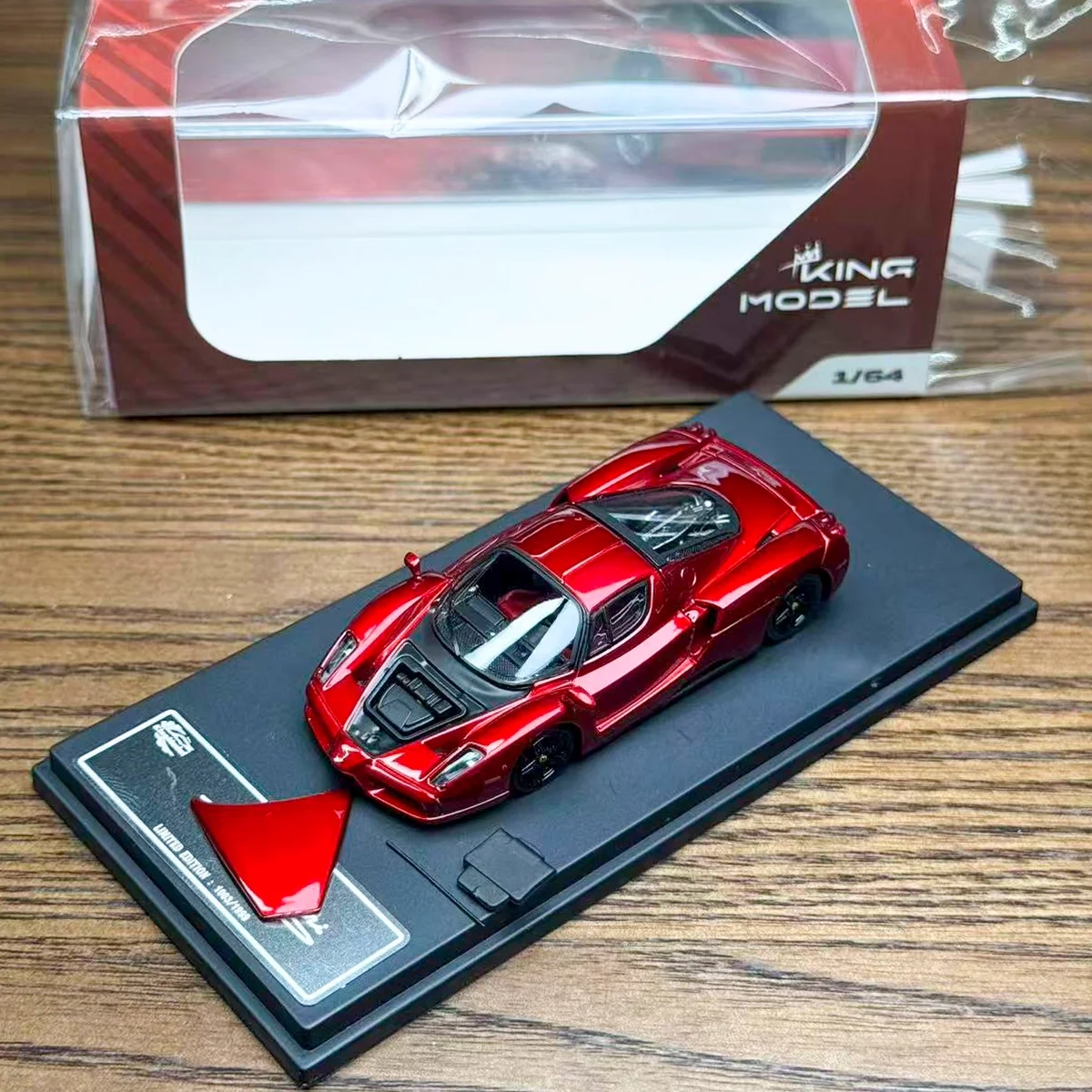 

МОДЕЛЬ KING 1/64 Enzo Metallic Red, две версии, литая под давлением модель автомобиля в 2025 году