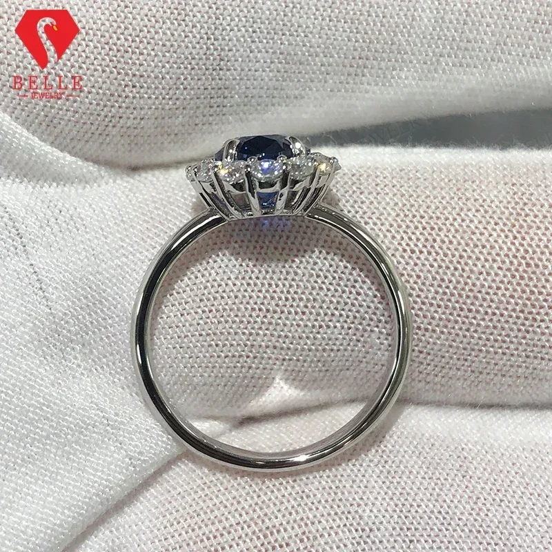 Joyería de plata de ley 925 personalizada, anillo de oro de 18 quilates, 7x9mm, zafiro azul cultivado en laboratorio ovalado, 2,2mm, moissanita blanca D fina