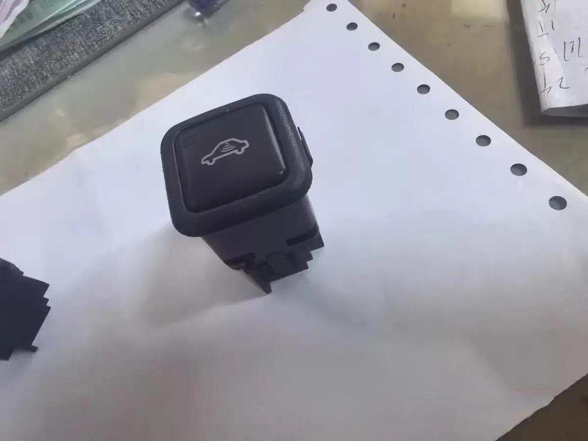 1 Pcs Original Used Second Hand Alarm Switch Fuel Tank Switch Are Used for Audi A6 C5 for Volkswagen Bora  Beetle.