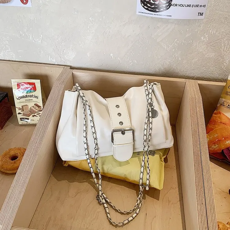 

Корейская минималистичная квадратная сумка 2026: Новая модная женская универсальная сумка через плечо на цепочке