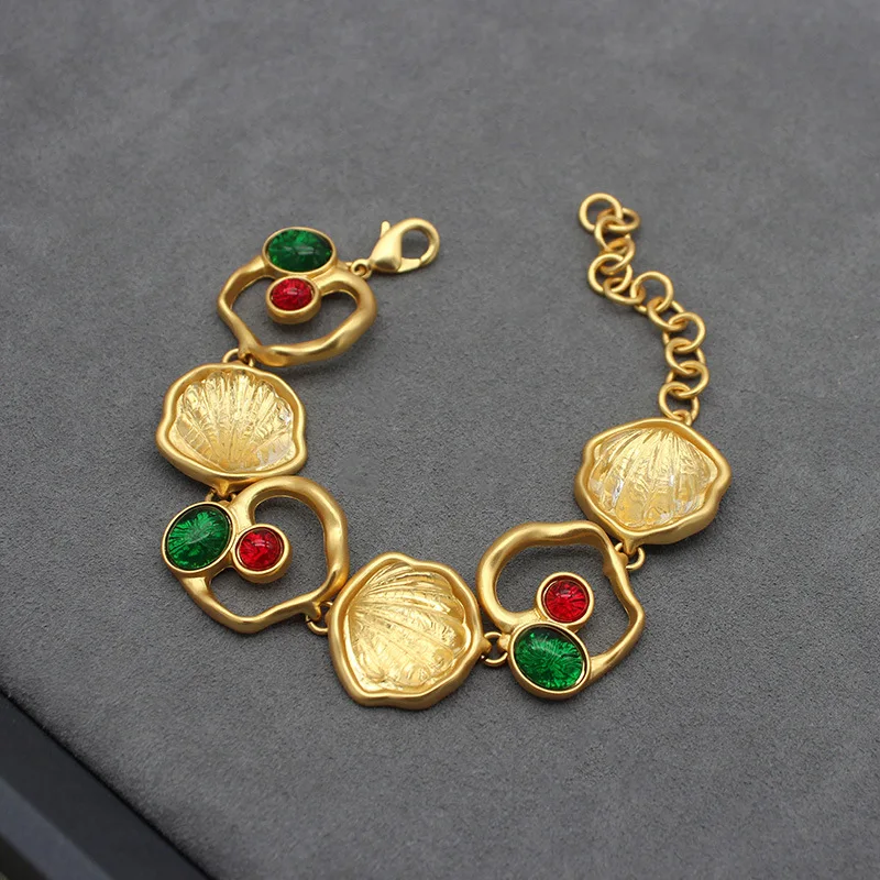 

Vintage Jelly Glass Shell Earnail Bracelet