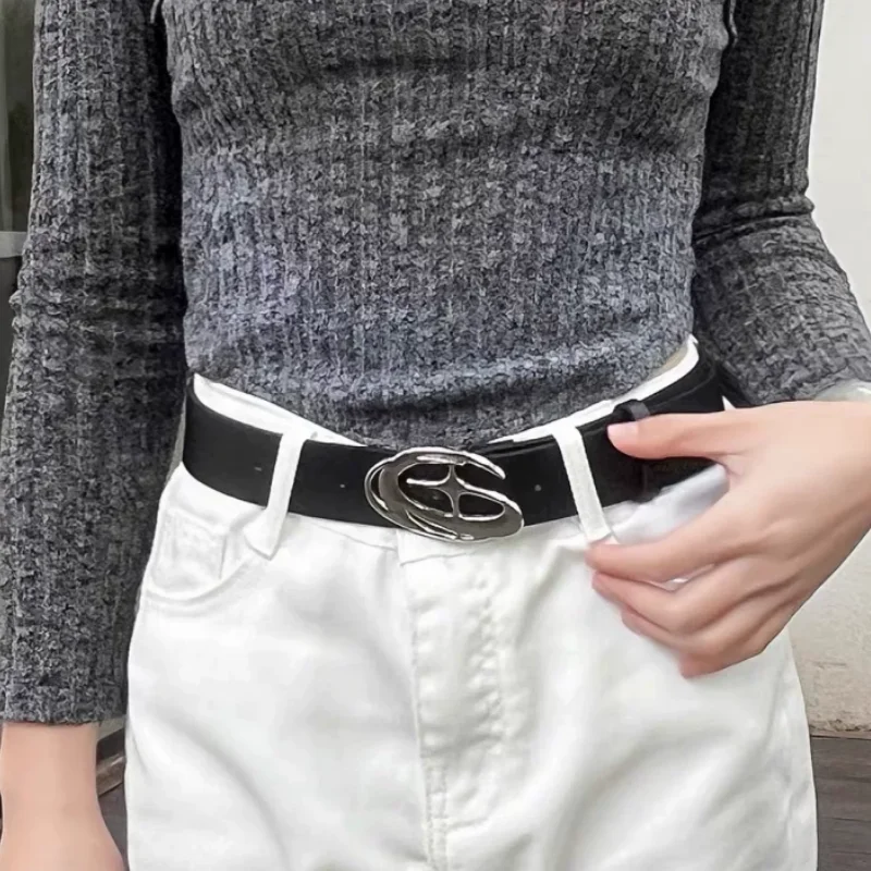 Y2K Ausgehöhlter Ovaler Metallgürtel mit Schnalle, Schwarzer PU-Ledergürtel, Modischer Breiter Taillengürtel, Punk-Streetwear-Jeans-Dekor-Gürtel – Detail 5