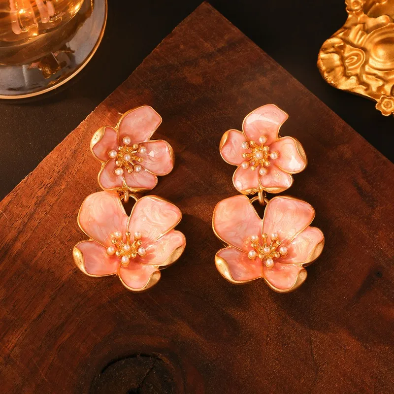 

Gentle Pink Small Flower Earrings Niche Design Sense High-end Temperament Versatile Earrings Flowers Seaside Vacation Earrings