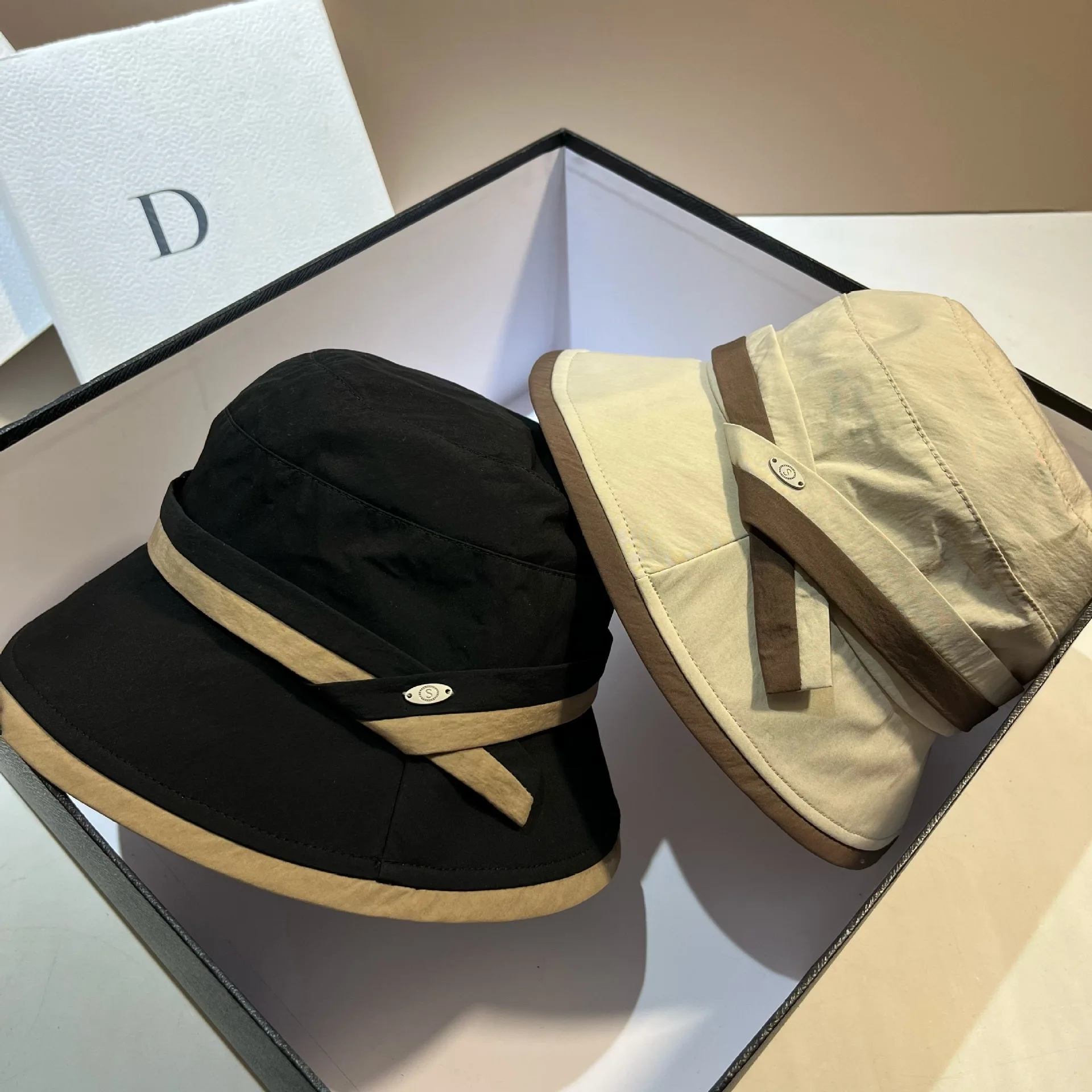 

UV Protection Wide Brim Fisherman Hat High-Quality Tech Fabric Quiet Luxury Hat Elegant Minimalist Bucket Hat for Spring Autumn