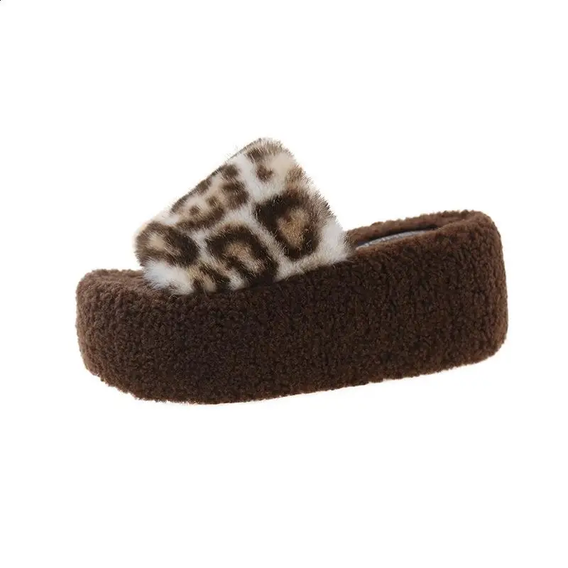 Scarpe di pelliccia Pantofole da donna Flock Platform Scivoli di lusso Pantofole da donna Ciabatte con tacco Peluche Leopardo Designer Piatto 2024 Leopardo alto