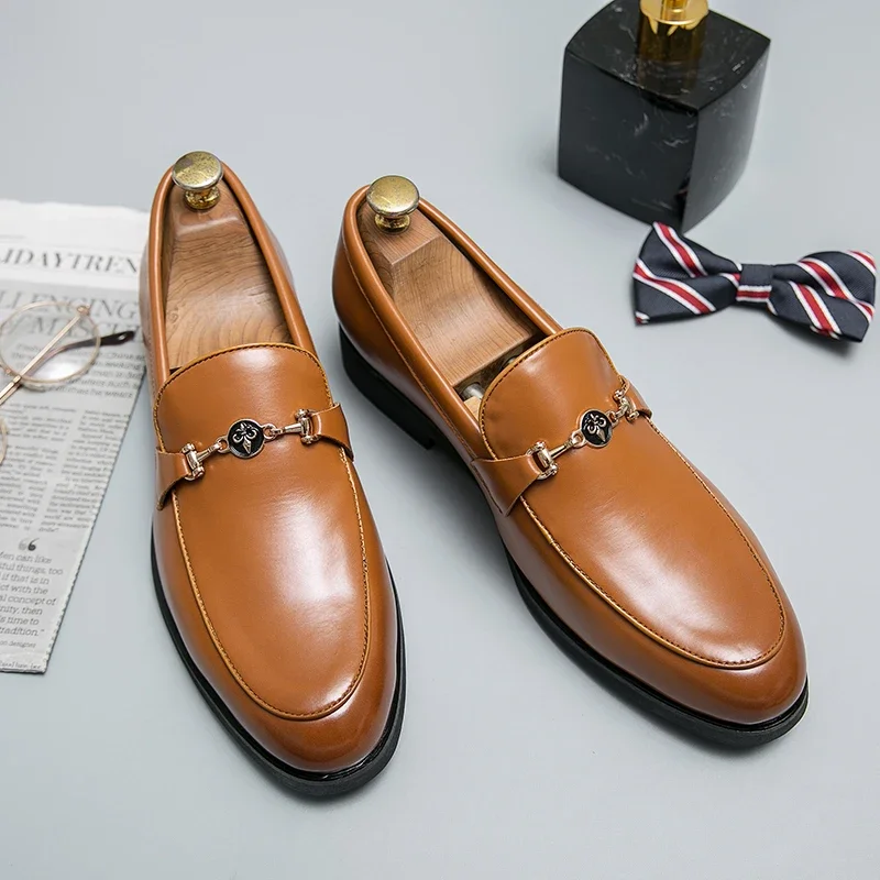 New Loafers Men Shoes PU Solid Color Fashion Business Casual Wedding Party Daily Classic Metal Chain Slip-on Dress Shoes CP081