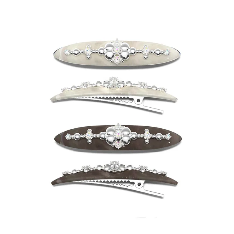 

Gold-plated acetate oval hair clip with exquisite diamond embellishment. The perfect gift for those with fine hair.