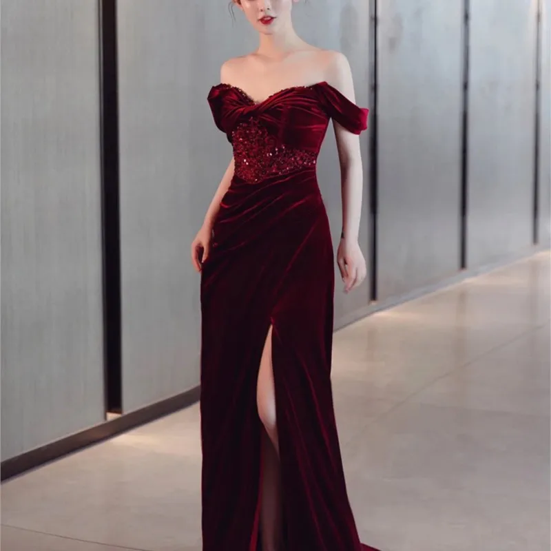 

A word shoulder toasting new wine red velvet light luxury fishtail dress