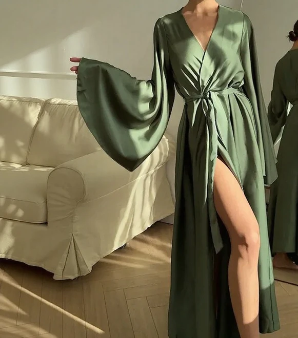 

Long and Comfortable Flared Sleeves with Lace Up Outer Robe Sexy and High-end Nightgown for Home Wear