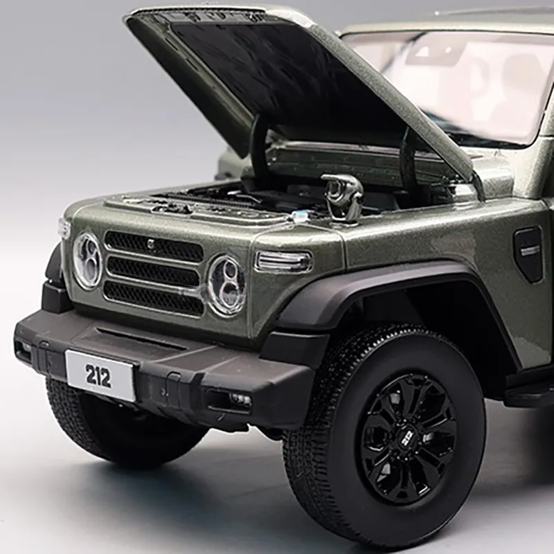 BJ212 BEIQI 212 T01 Modelo de coche de simulación de aleación, decoración SUV, réplica de metal fundido a presión, regalo para niños, coleccionable para adultos, verde, 1:18