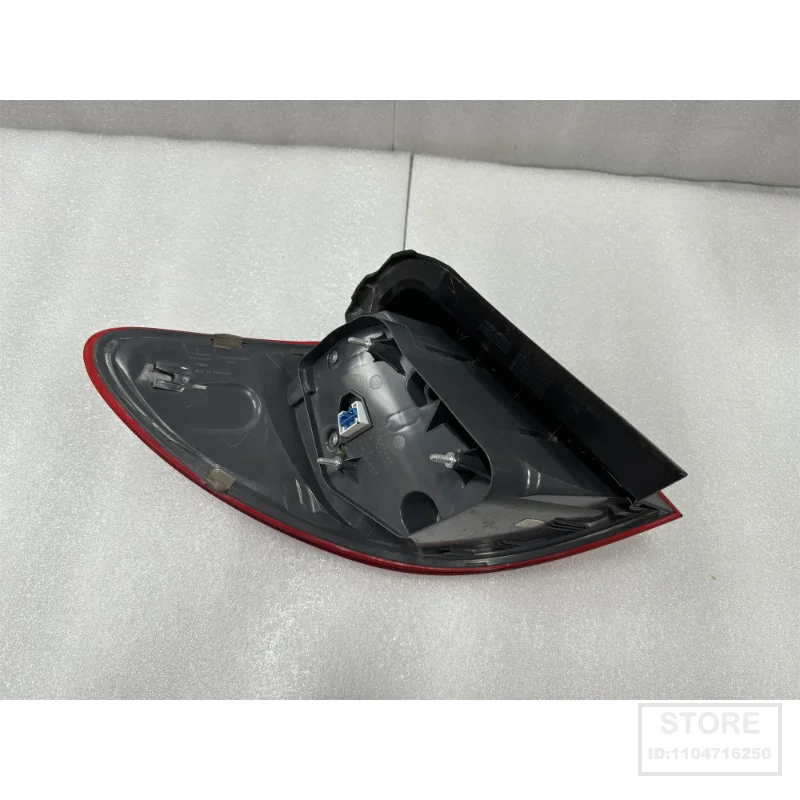 مصباح خلفي LED عالي الجودة لسيارة Mercedes Benz Class B W246 مجموعة مصابيح خلفية LED OE 2469068100/2469068200/2469069100/2469069200