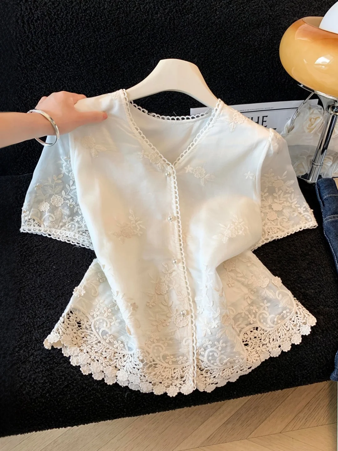 

Элегантная женская блузка с V-образным вырезом и вышивкой, короткий рукав, корейский стиль, для офиса, модная, из полиэстера, летняя новинка