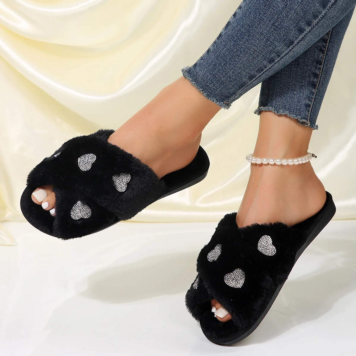 

Slippers Casual Flat Shoes Female Slipers Women Winter Footwear Glitter Slides Flock Fur Flip Flops Big Size Low Luxury Massage