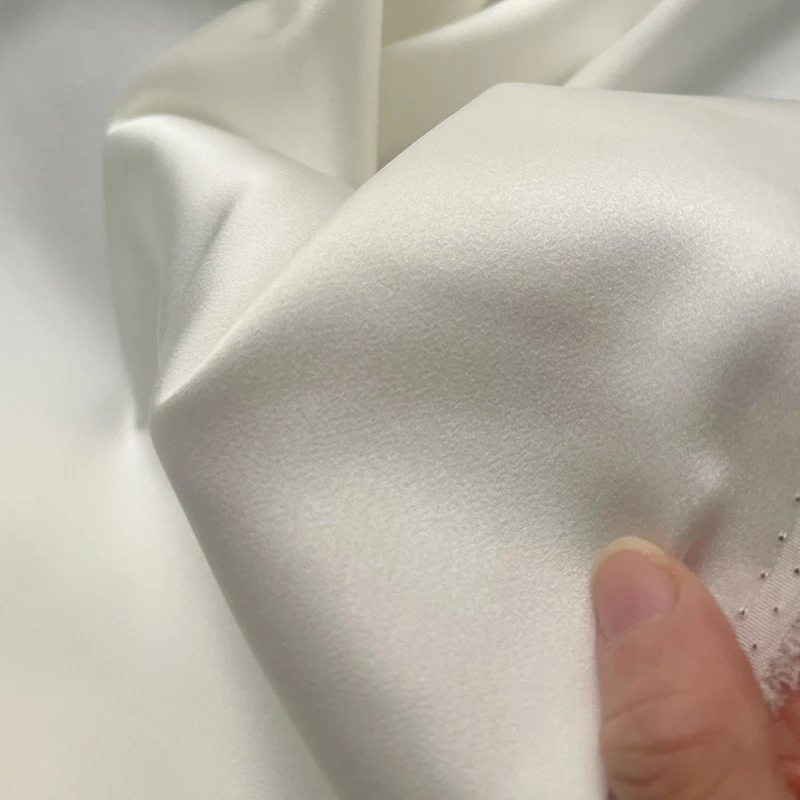 tessuto-in-raso-elasticizzato-bianco-grado-6a-larghezza-140cm-100-seta-di-gelso-per-abbigliamento-e-pigiami-venduto-al-metro-19-22-25-28-mm