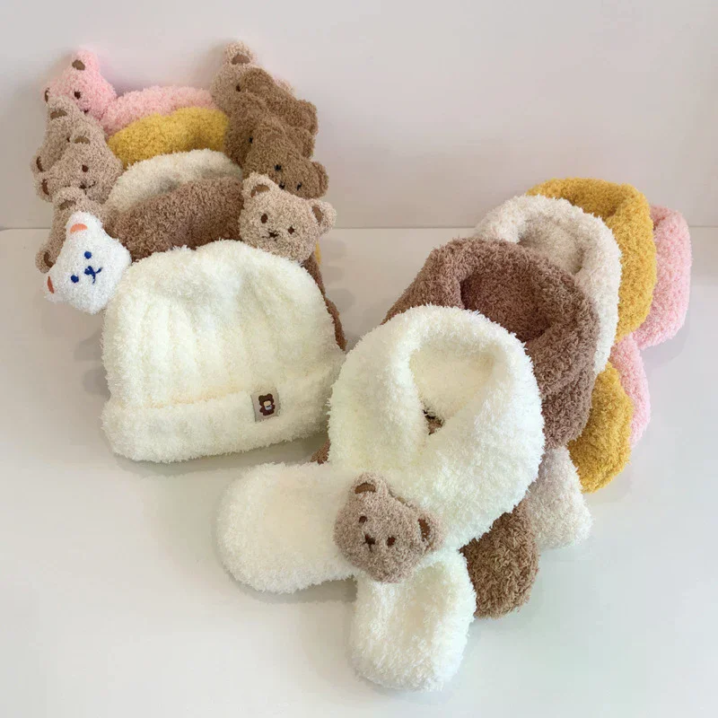 Sciarpa per cappello da bambino per ragazze Ragazzi Set caldo invernale Orso cartone animato Abbigliamento a prova di freddo per bambini Roba per bambini Sciarpa con cappuccio senza tesa