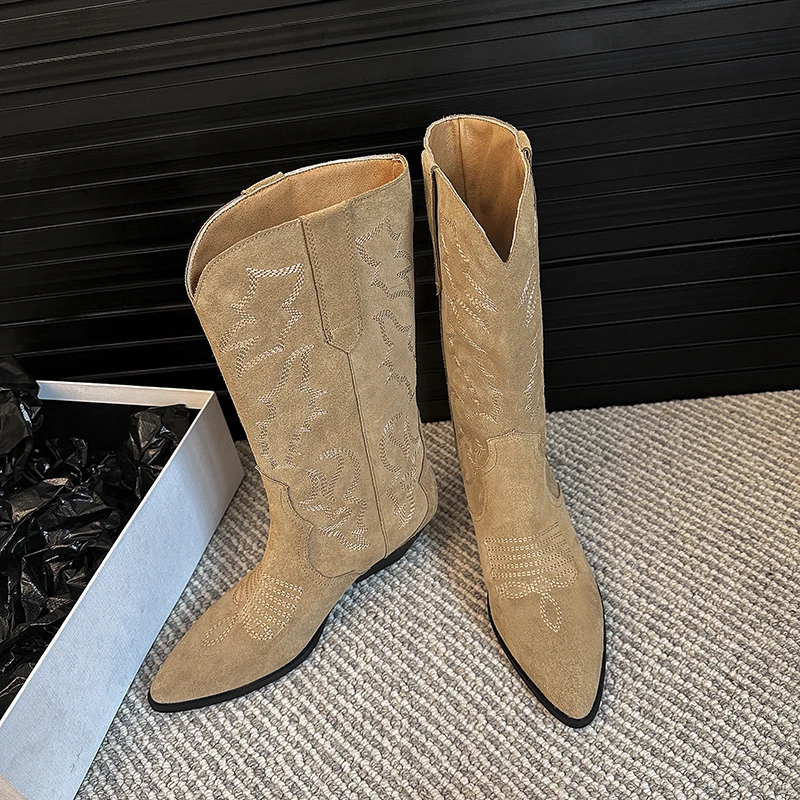 Bottes de rinçage à talon compensé pour femmes, bottes de cowboy en daim de vache, bout pointu, chaussures brodées occidentales classiques, hiver