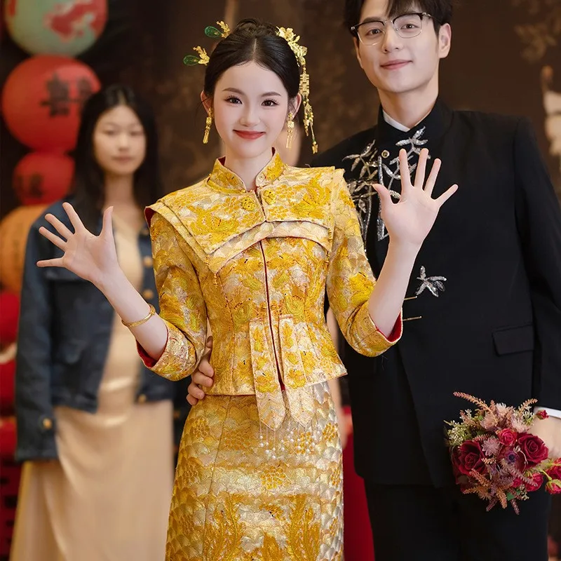 

A new high-end custom dragon and phoenix gown luxurious Chinese-style heavy industry dress