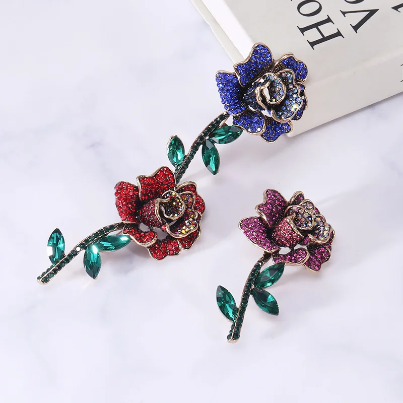 

The New water Diamond Rose Brooch Is An Elegant, Fashionable And Retro Accessory Jewelry Suitable for Women As a Party Gift