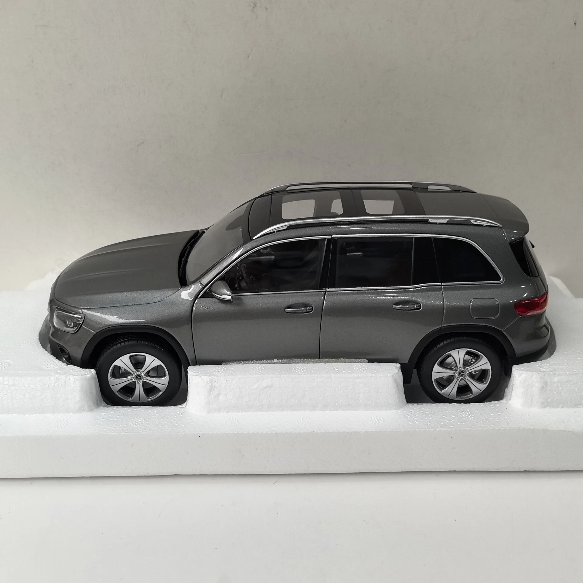 ダイキャストベンツ-ベンツ X247 GLB 2019 1:18 スケールのみ左右前輪ステアリング合金車モデルグッズおもちゃギフト