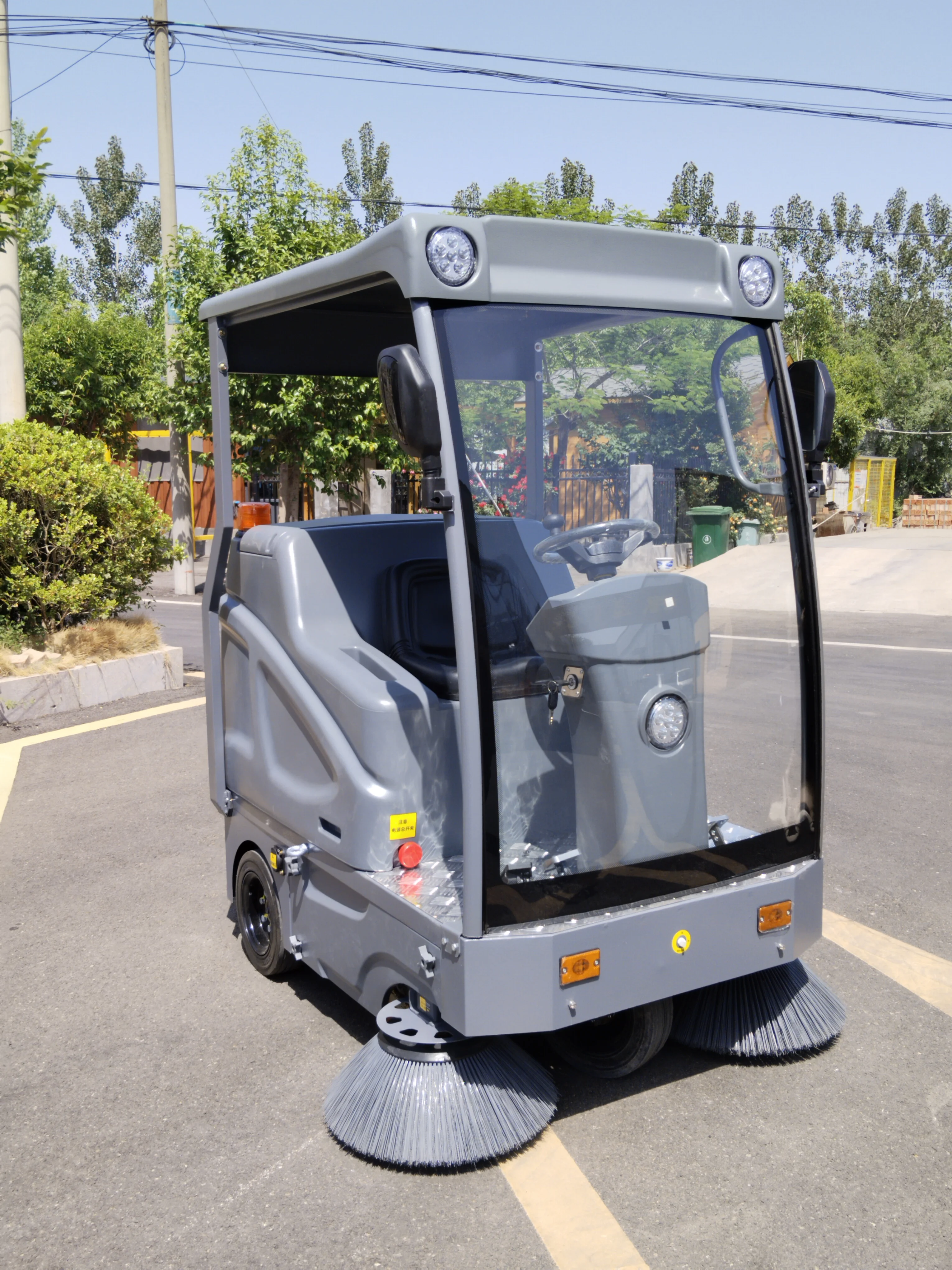 Heavy Duty Parking Lot Dust Sweeper