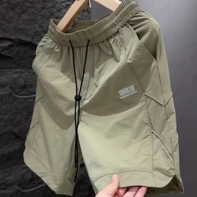 شورت صيفي جديد من الحرير الجليدي للرجال، فضفاض، مناسب للشاطئ، سريع الجفاف، مريح، بنطلون كاجوال للشباب، تصميم رياضي، طول خمسة ...