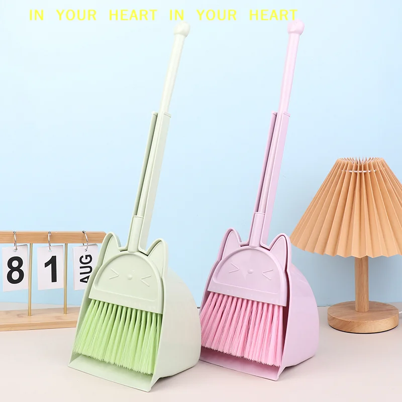 【X】1 Set Cartoon Flexible Bris - Kids Outdoor Broom 评论和价格