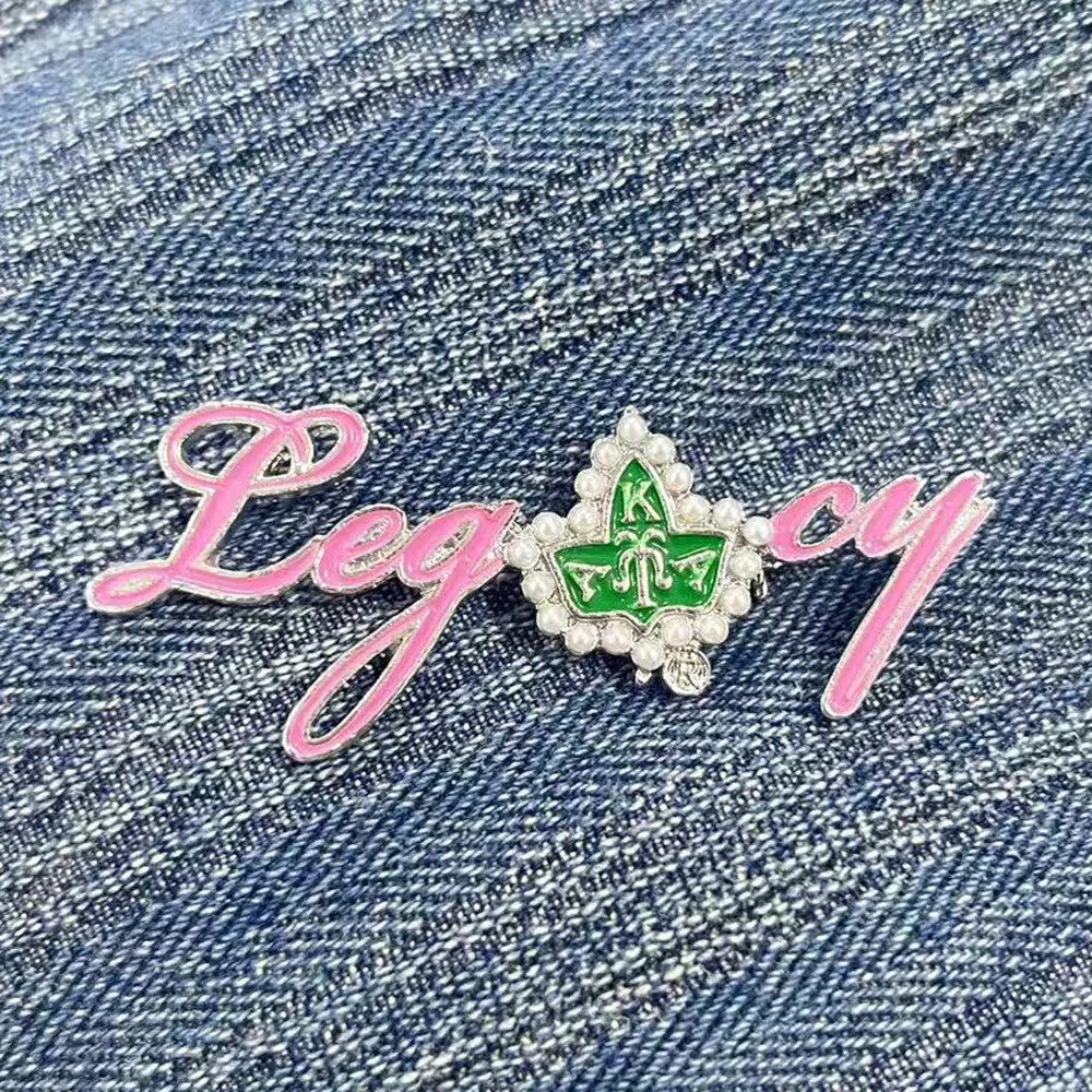 Spilla da Sorority Ivy in Smal - Embroidery Alpha recensione e prezzo