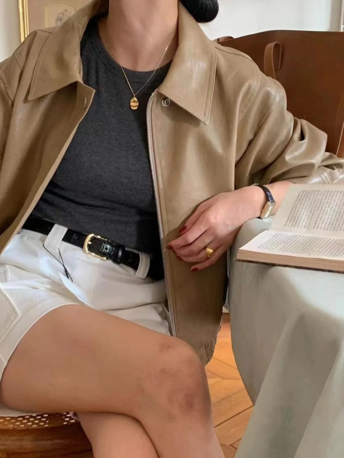 سترة نسائية من جلد البولي يوريثان على الطراز الكوري، سترة نسائية كلاسيكية على طراز هونج كونج بأكمام طويلة، سترة خارجية قصيرة