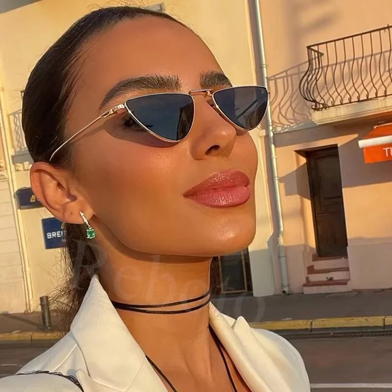 Lunettes de soleil œil de chat Sexy en métal de luxe pour femmes, Triangle rose de styliste, marque de mode, petite monture noire, nuances