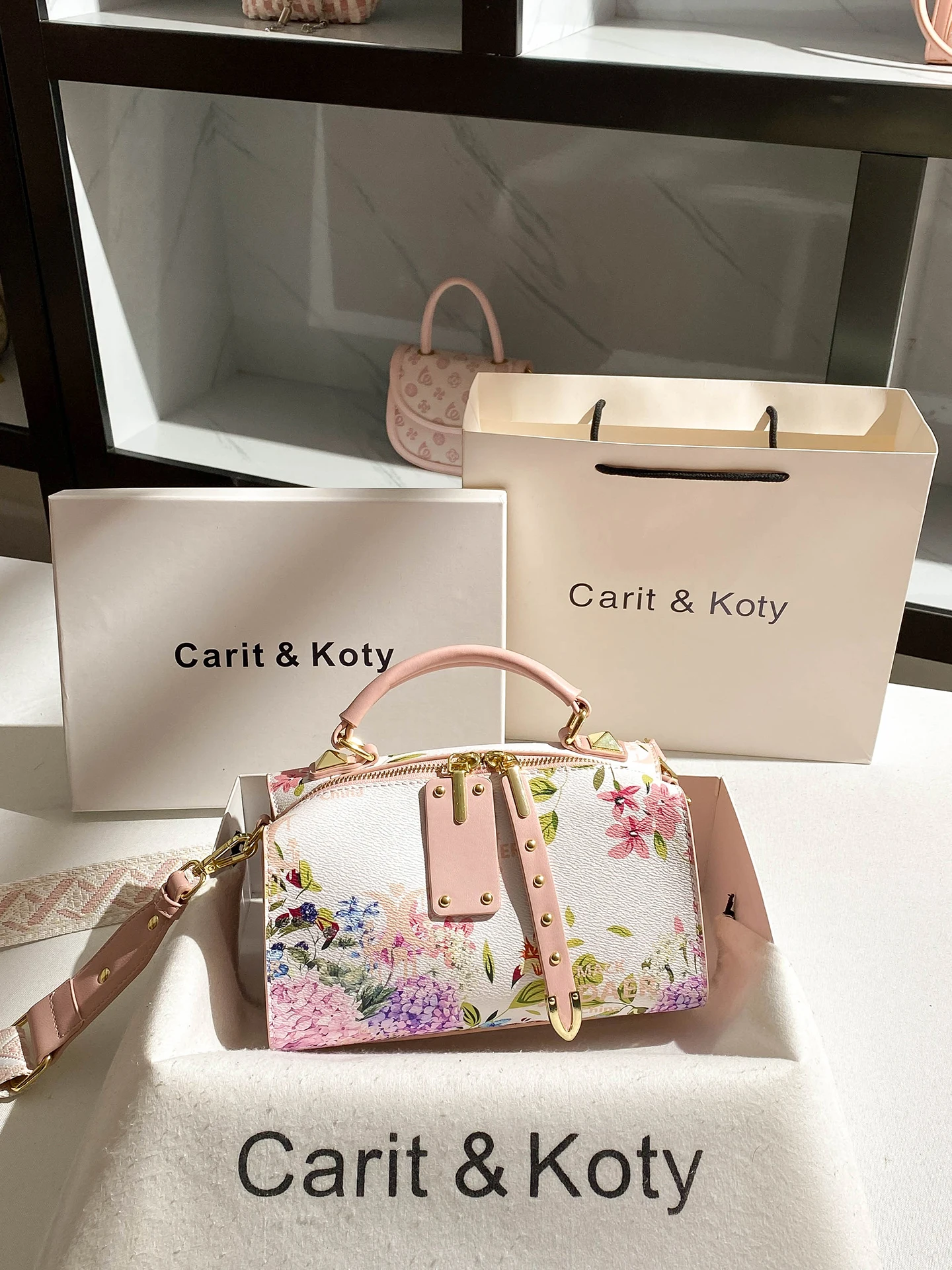 

Sweet and Colorful Handheld Boston Bag with Beautiful Flower Printing 2025 Women New Fashion and Elegant Crossbody Pillow Bags