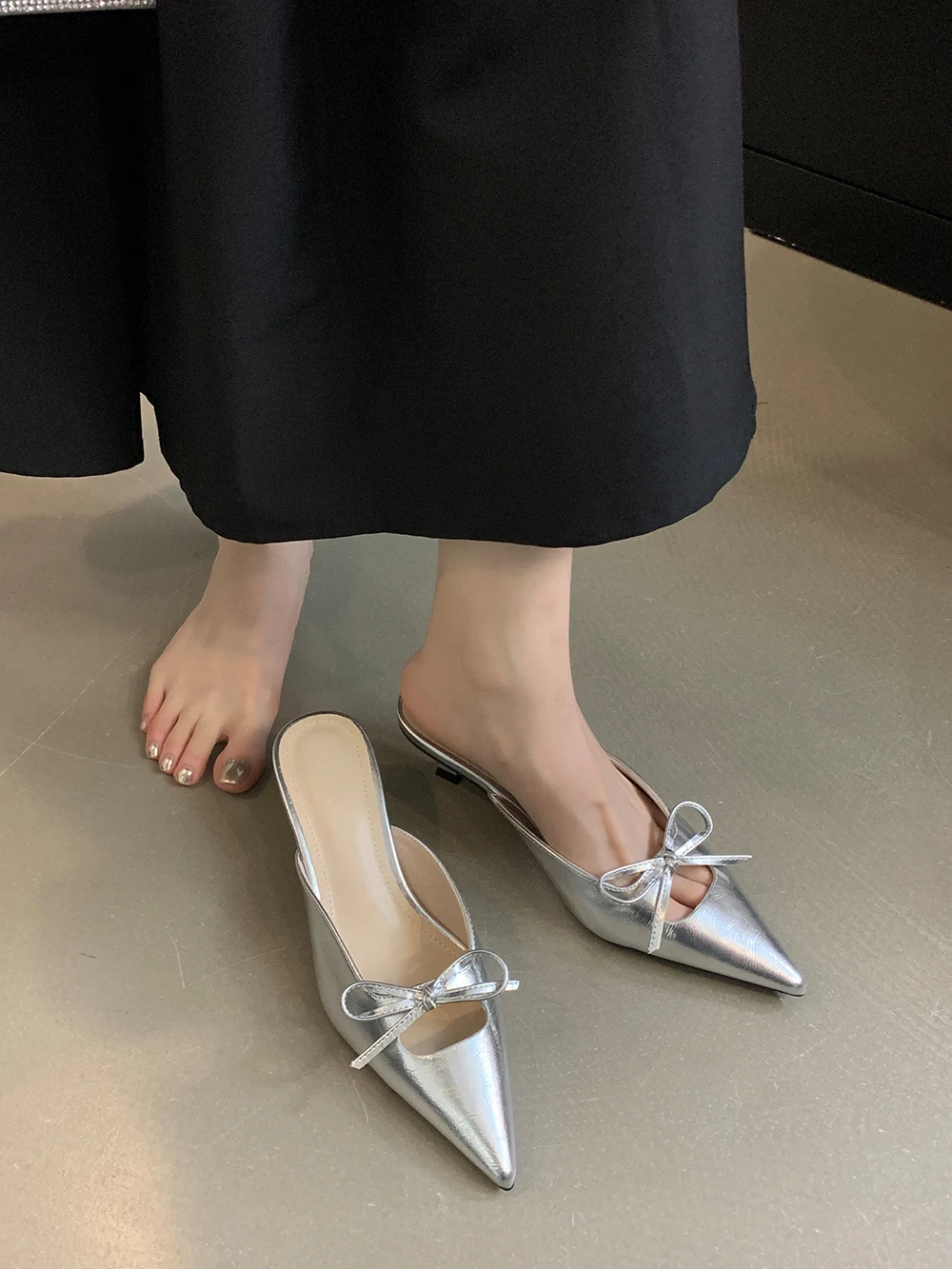 Fashion Women Slides Slippers Pointed Toe Bow Design Thin Mid Heels Black Silver Beige Khaki Cute Outside Mules Shoes Woman 39