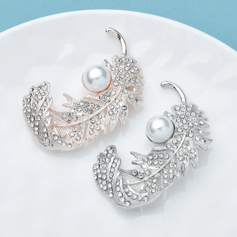 

Wuli&baby Classic Feather Brooches For Women Unisex 2-color Rhinestone Pearl Beautiful Feather Party Office Brooch Pins Gifts