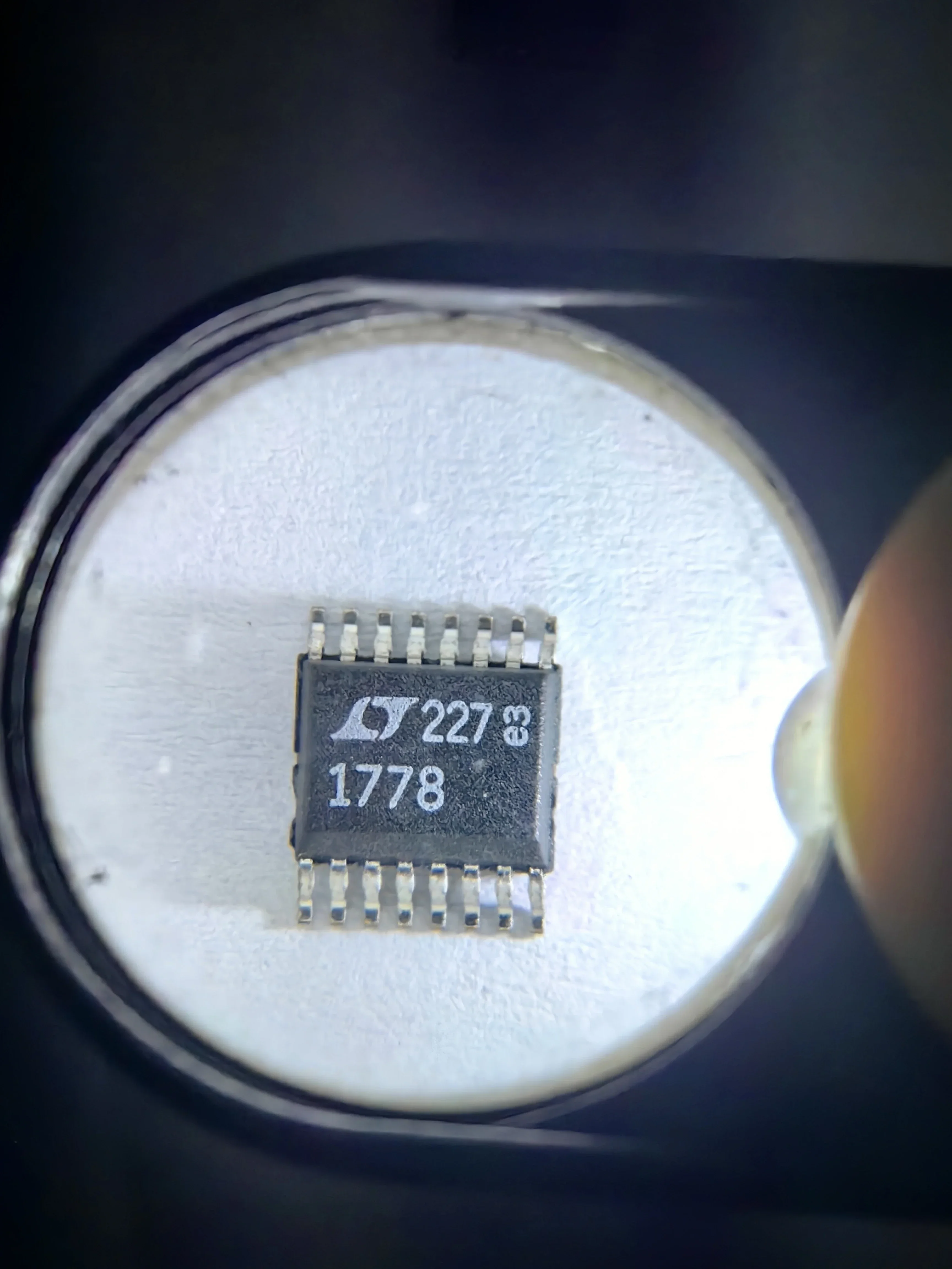 LTC1778EGN LTC1778EGN-1 LTC1778IGN LTC1778 - Wide Operating Range, No RSENSE Step-Down Controller