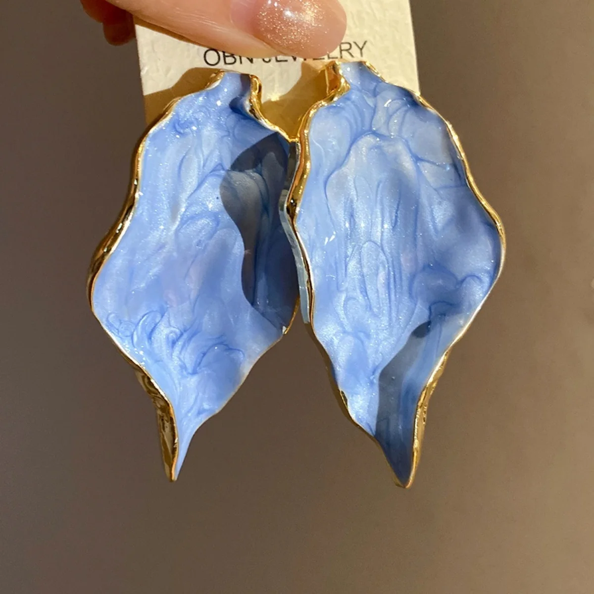 Einzigartiges Design Große Blatt-Statement-Ohrstecker für Frauen, Gekräuselte Gehämmerte Bunte Emaille-Baumblätter-Ohrringe, Partyschmuck – Detail 28