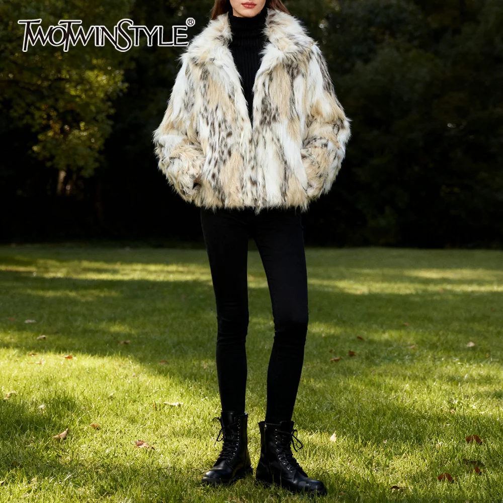

TWOTWINSTYLE Colorblock Winter Faux Fur Coat for Women Lapel Long Sleeve Loose Spliced Pocket Temperament Female Fashion Trendy