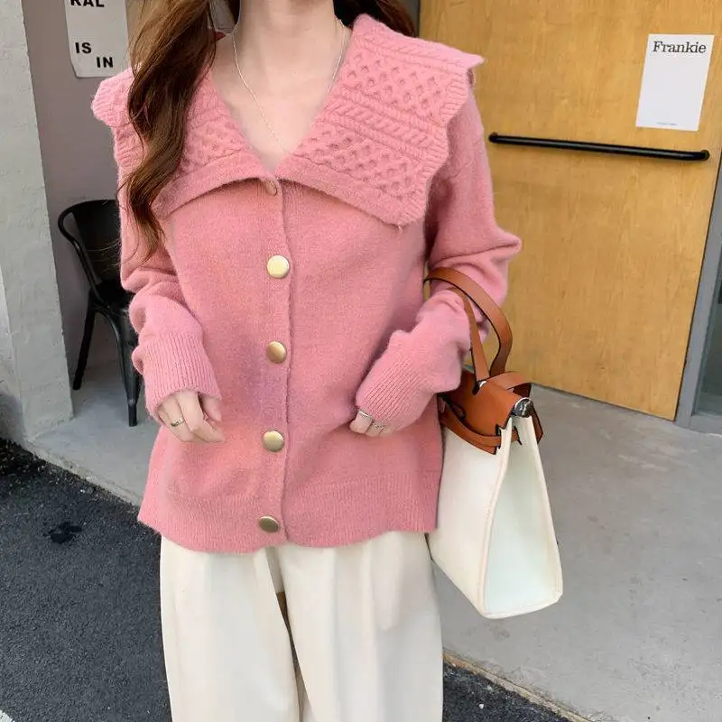 2024 Autumn and Winter New Casual and Comfortable Day Doll Collar Sweater Coat Women's Soft Waxy Loose Show Thin Knit Cardigan